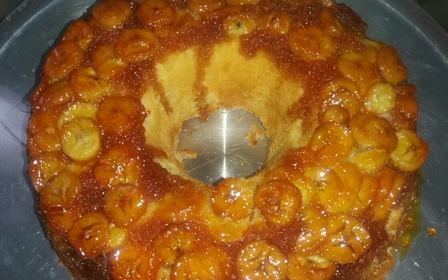 Bolo de banana caramelizado