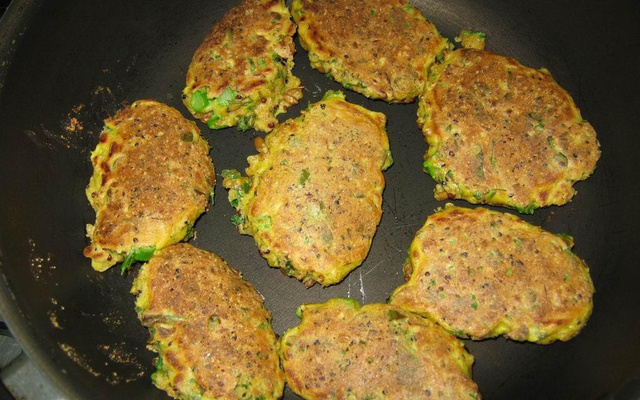 Bolinhos de quinua, trigo e brócolis