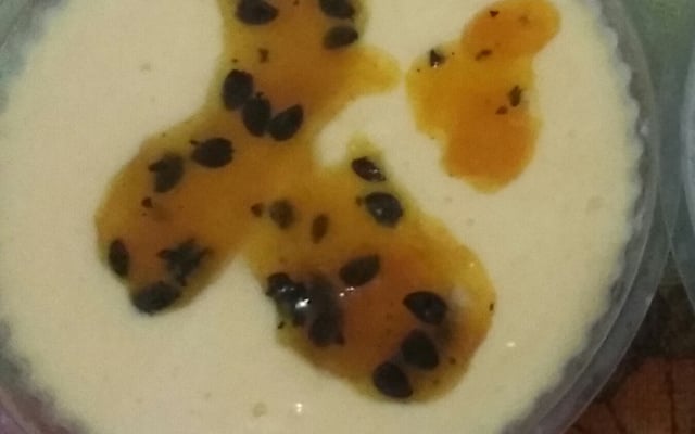 Mousses de maracujá prática, barata e fácil