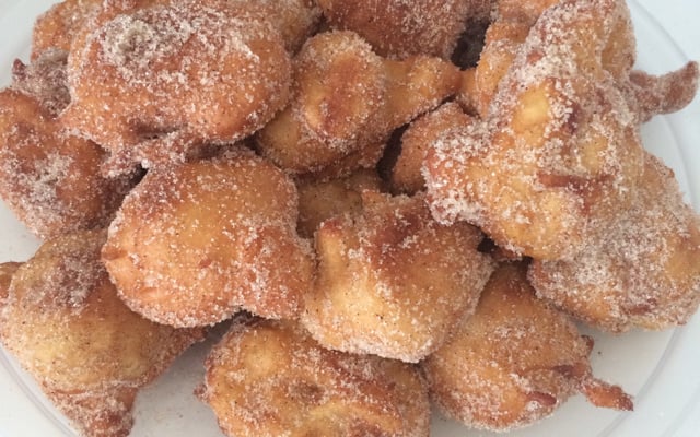 Bolinho de chuva com brigadeiro