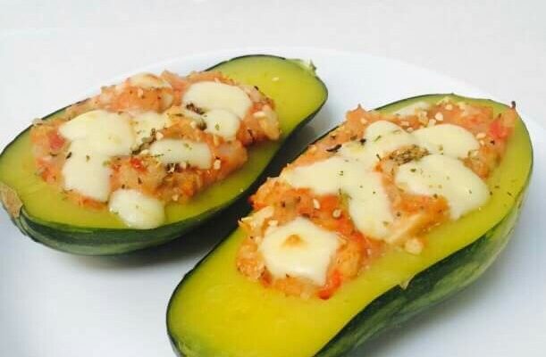 Abobrinha recheada com frango (Zapalito)