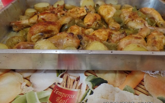 Coxa de frango assada e dourada