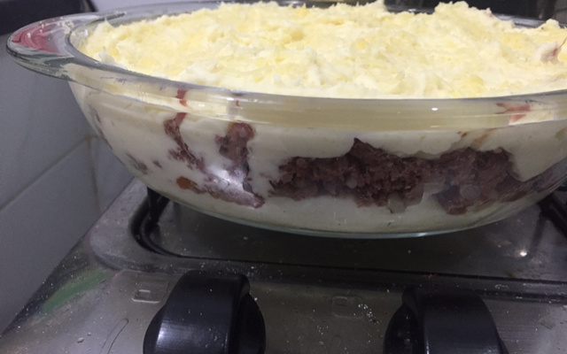 Escondidinho de batata com carne seca