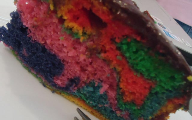 Bolo colorido