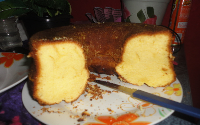 Bolo de fubá simples e gostoso