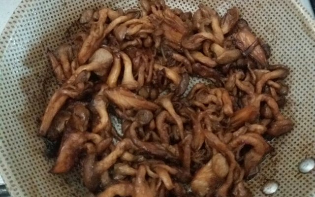 Shimeji na manteiga à brasileira