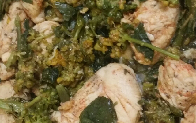 Frango com brócolis e agrião