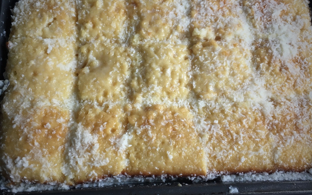 Bolo de coco molhadinho