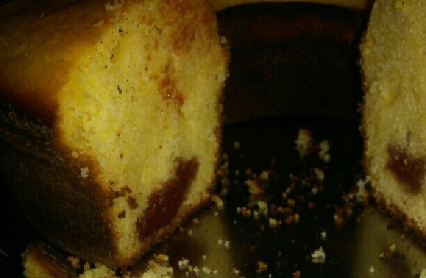 Broa de fubá com goiabada