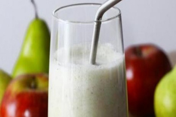 Vitamina de Ades banana com maçã e pera