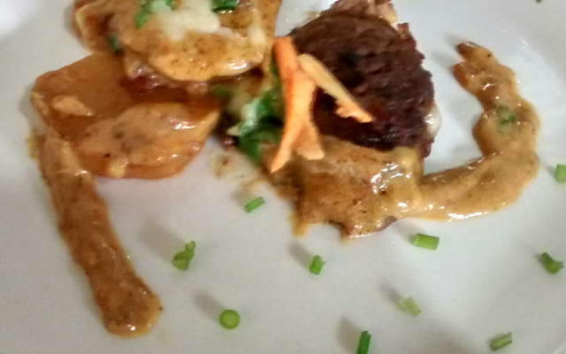 Medalhão de músculo com batatas