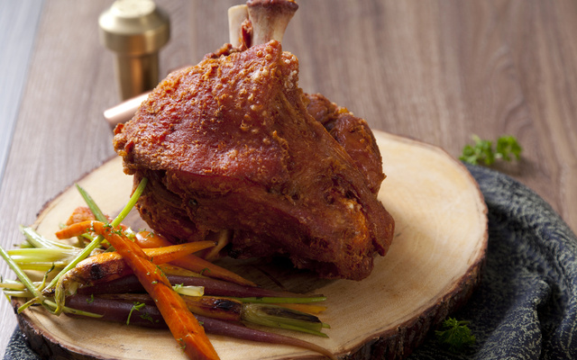 Pernil de porco na brasa