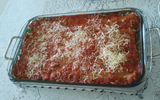 Canelone de espinafre com ricota e nozes