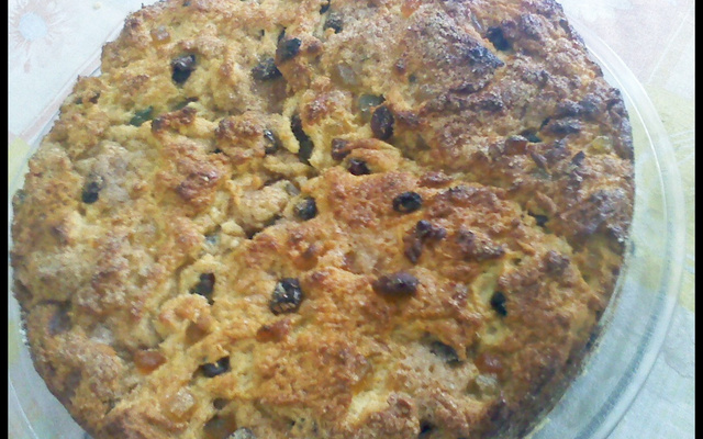 Rosca de leite condensado e frutas