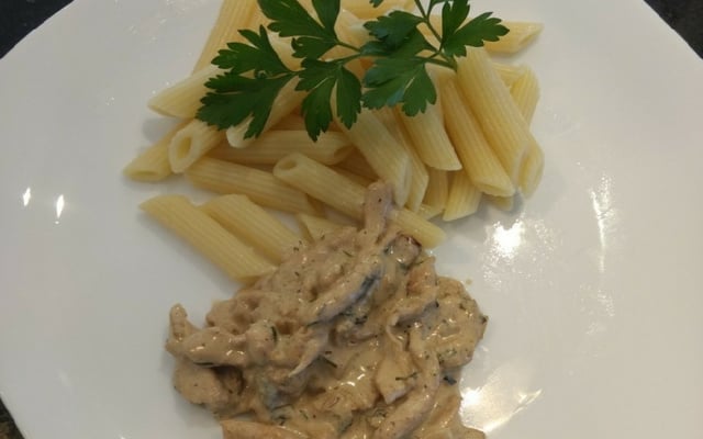 Bife ao molho de nata e queijo