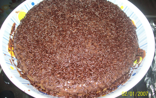 Bolo de chocolate com calda de chocolate