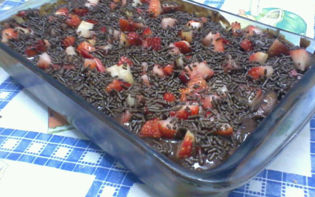Pavê de chocolate e morango