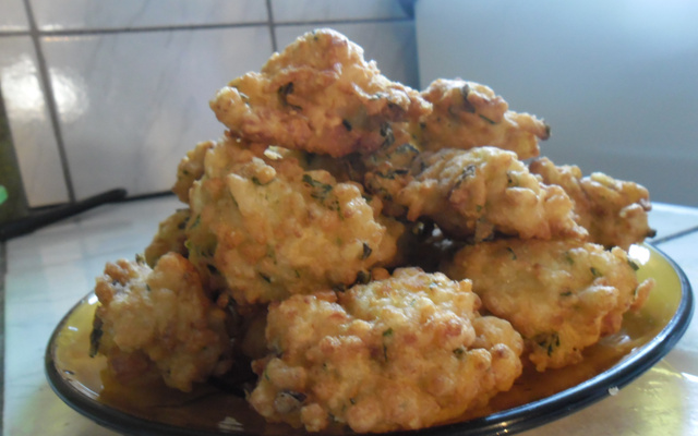 Bolinha de arroz com calabresa