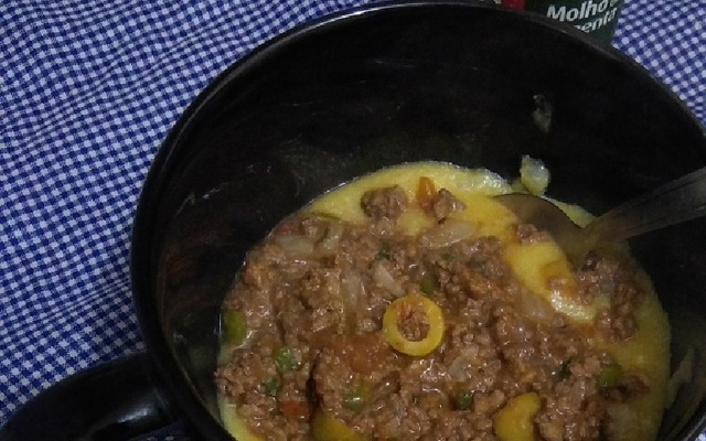 Carne moída com angu