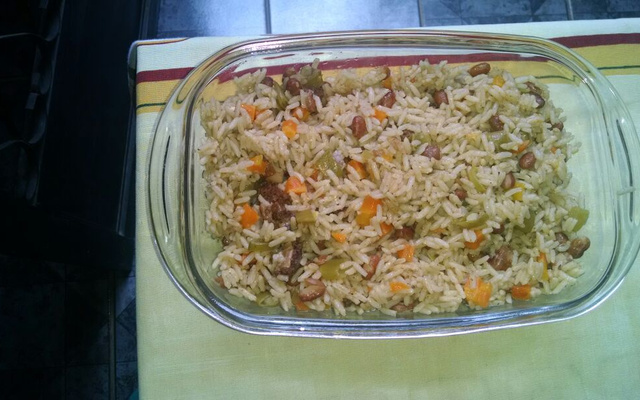 Risoto de carne e legumes