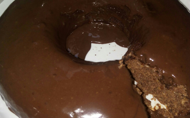Bolo de banana com aveia e chocolate