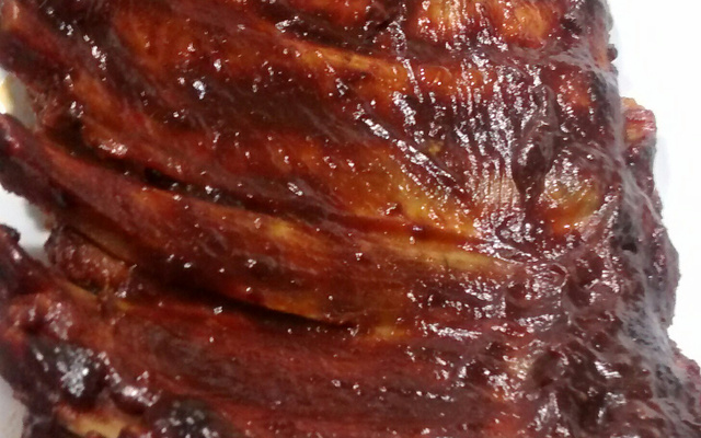 Costelinha de porco ao molho barbecue