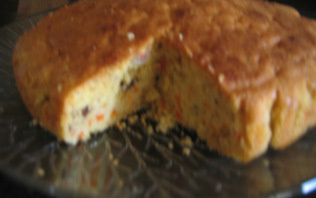 Bolo de cenoura com frutos secos
