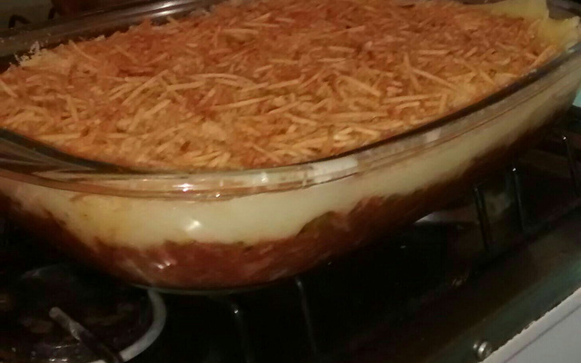 Escondidinho de carne seca com purê de batatas