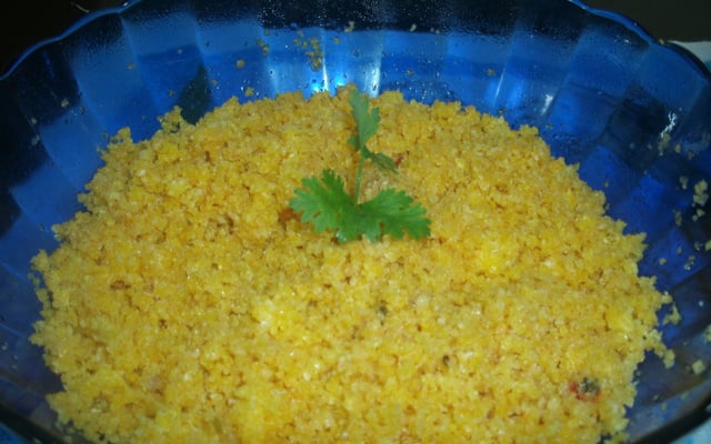 Macarrão com tomate seco e rúcula