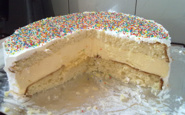 Bolo mousse de maracujá para aniversários