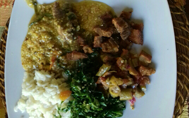 Canjiquinha de milho com costelinha de porco