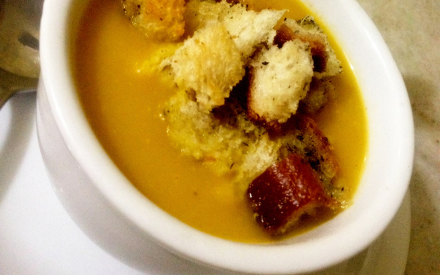 Sopa creme de cenoura, alho poró e gengibre