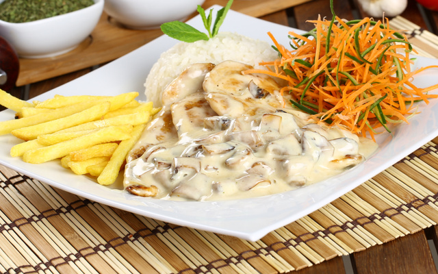 Estrogonofe de frango com cream cheese