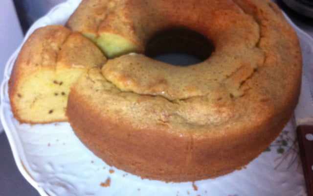 Bolo de fubá com erva doce