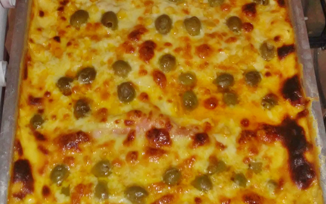 Lasanha de carne moída com presunto e queijo