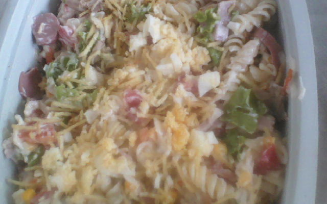 Salada macarrão diferente completa