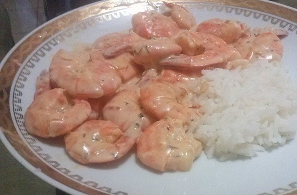 Camarão ao creme parmesão e ervas finas