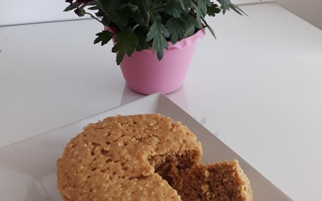 Bolo de amendoim com coco (caneca)