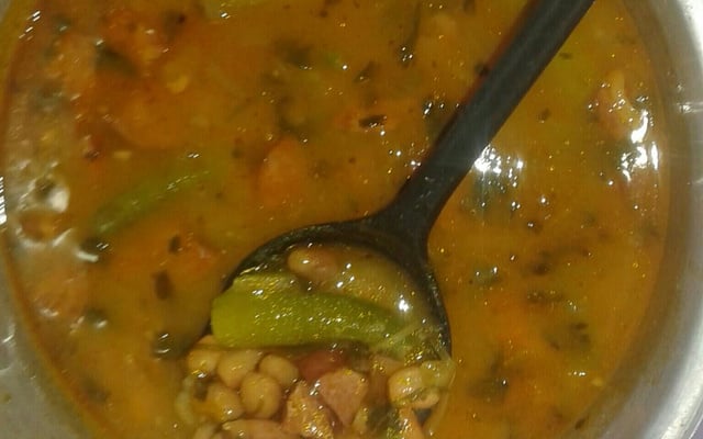 Feijão branco com calabresa