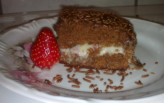 Bolo de chocolate recheado da Vivi