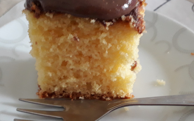 Bolo de laranja com cobertura de chocolate 