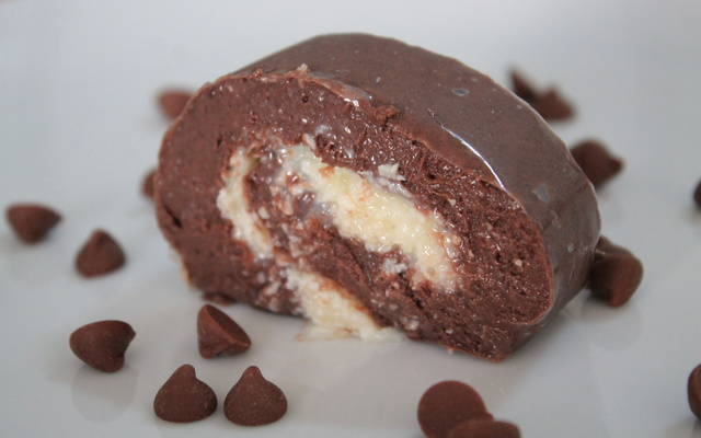 Rocambole com massa de Nescau e leite ninho