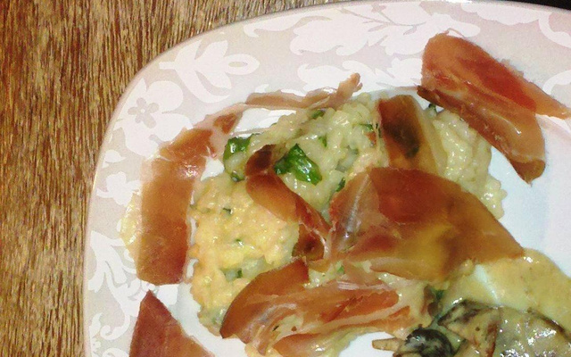 Risoto de parma, queijo brie e geleia de damasco