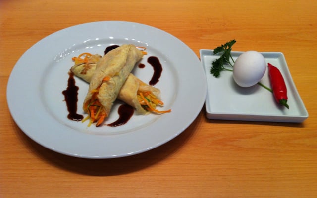 Panqueca de ovos com recheio vegetariano