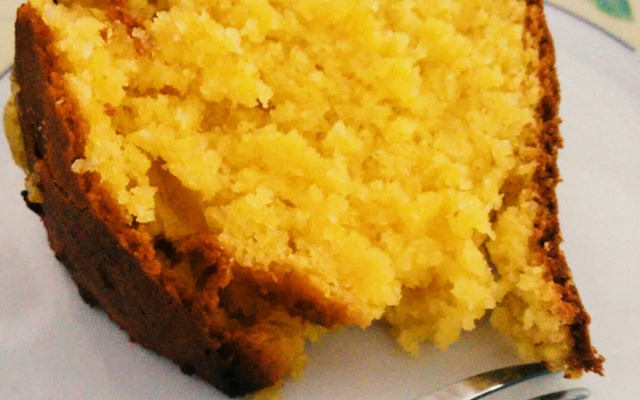 Bolo de fubá cozido