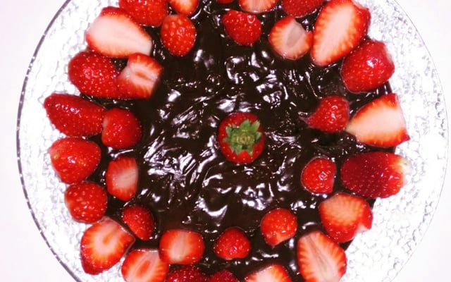 Brigadeiro com morango fácil