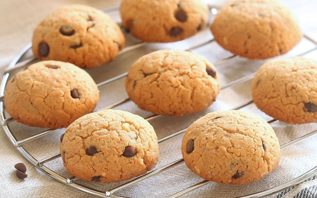 Cookie de pasta de amendoim com gotas de chocolate