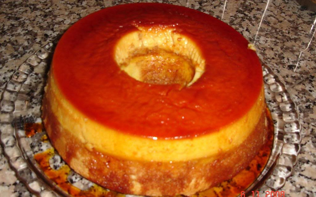 Bolo pudim de doce de leite