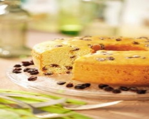 Bolo de iogurte e passas