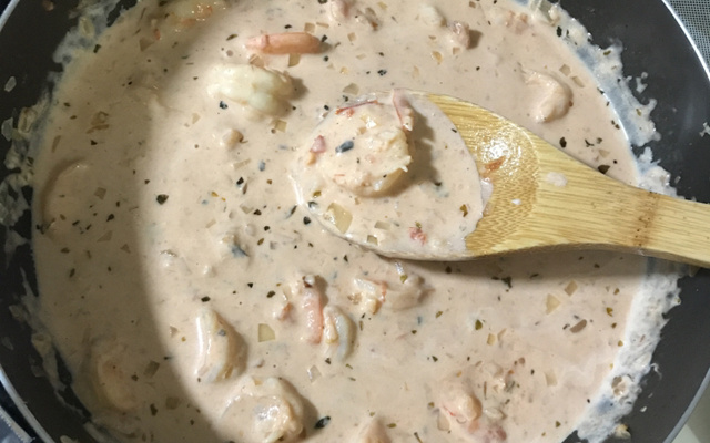 Estrogonofe de camarão